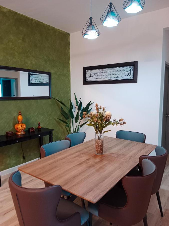 Muslim At Meru Apartment *