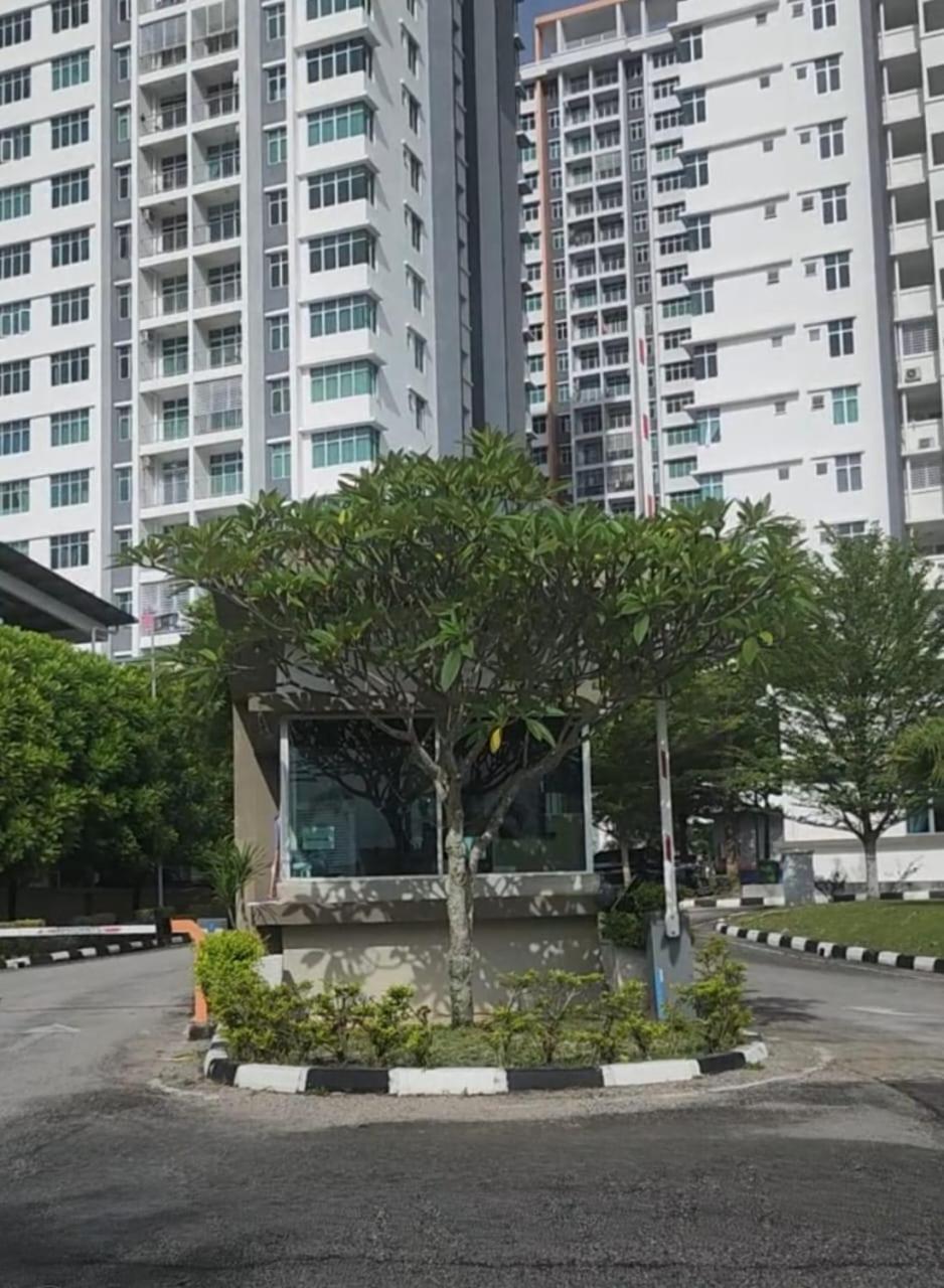 Muslim At Meru Apartment